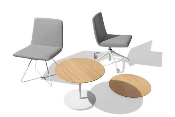 MSM Tisch Modell 225 mit weißem Gestell und Tischplatte Holz in Kombination mit Lounge-Stühlen