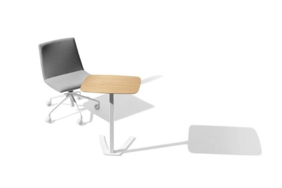 MSM work table 4 Beistelltisch Gestell weiß Tischplatte Holz drehbar und klappbar in Kombination mit Loungestuhl