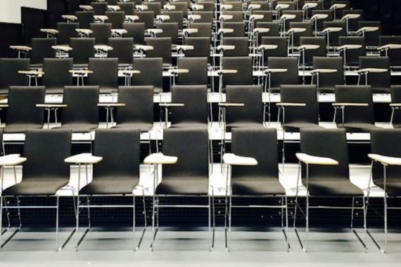 MSM Stuhl 3311 Sitzschale schwarz gepolstert Gestell Chrom mit Schreibtablar